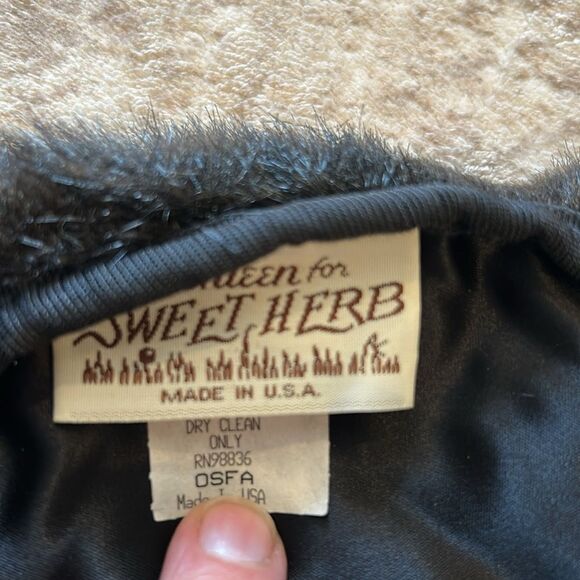 Kathleen for sweet herb, Black Faux Fur Collar - Picture 2 of 6